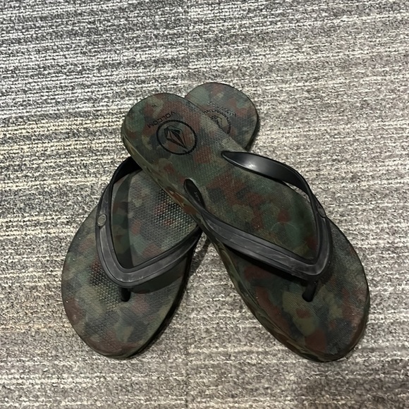 Volcom Camouflage green / black flip flops size 8 - Picture 4 of 14